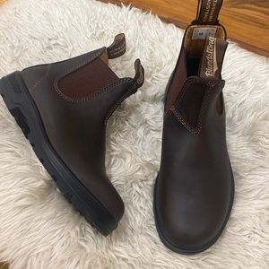 *NWT* Blundstone W’s Classics #550 Chelsea Boots in Walnut Brown - US Women’s 6